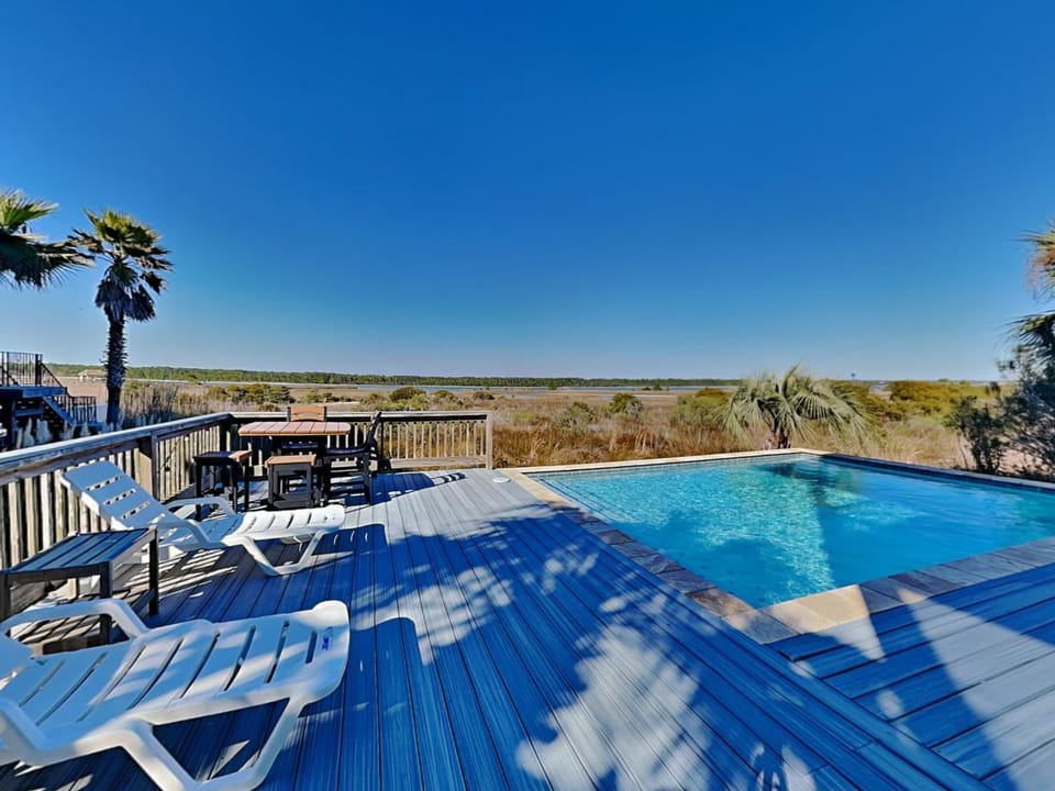 Natural landscape, Balcony/Terrace, Seating area, Swimming pool, sunbed