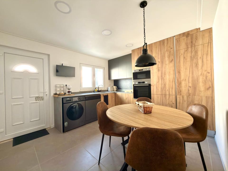 TV and multimedia, Dining area, dishwasher, oven, washing machine