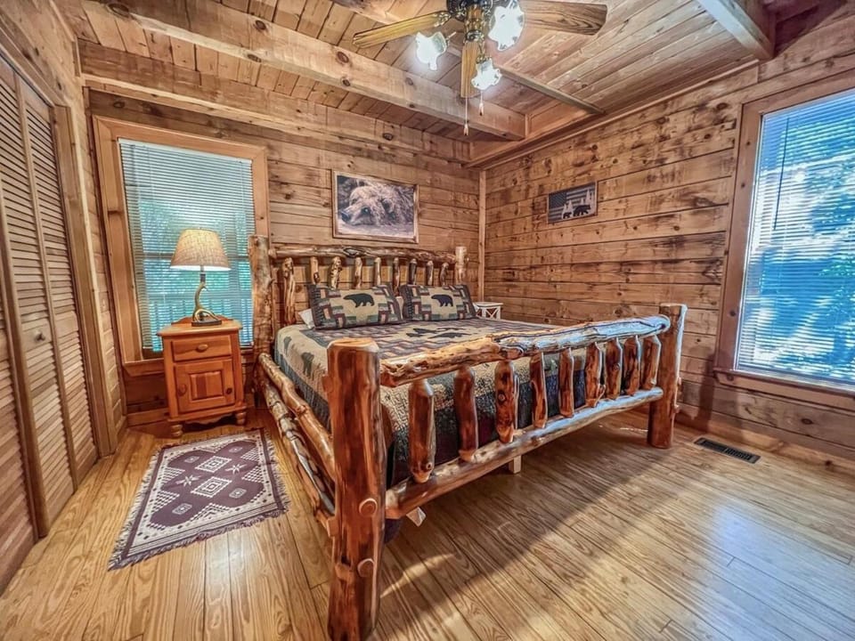 Epic 4BR 3BA Cabin Stunning Vistas, HT & Games! Cabin in Sevier County