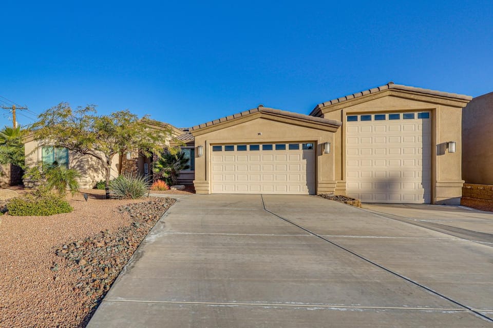 2 Mi to Lake Havasu State Park: Home w/ Hot Tub House in Lake Havasu City