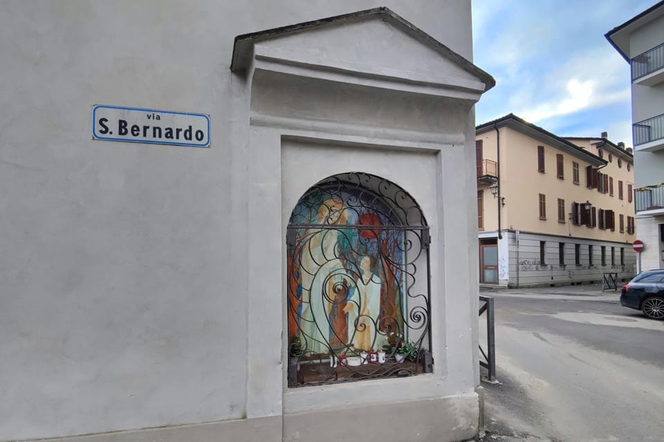 Neighbourhood, Street view