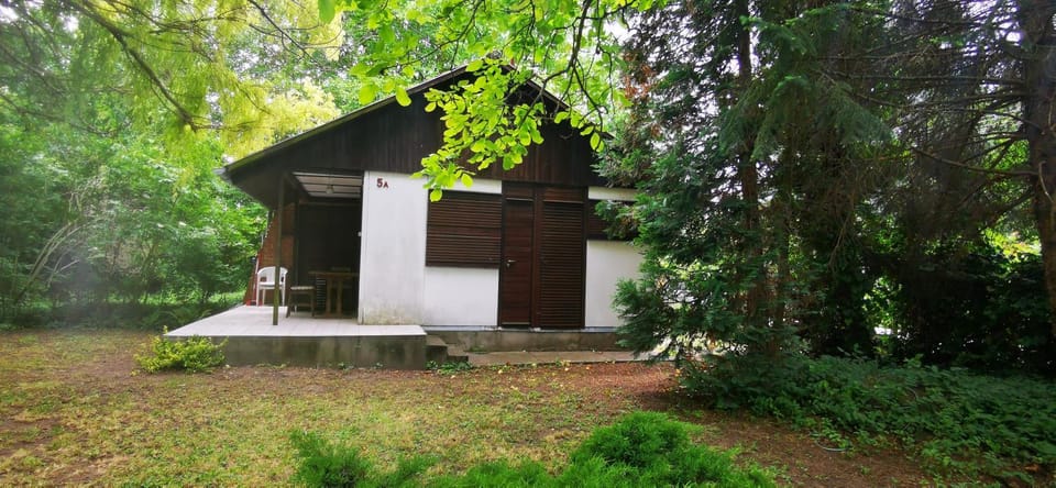 Csicsergő Vendégház Apartment in Hungary