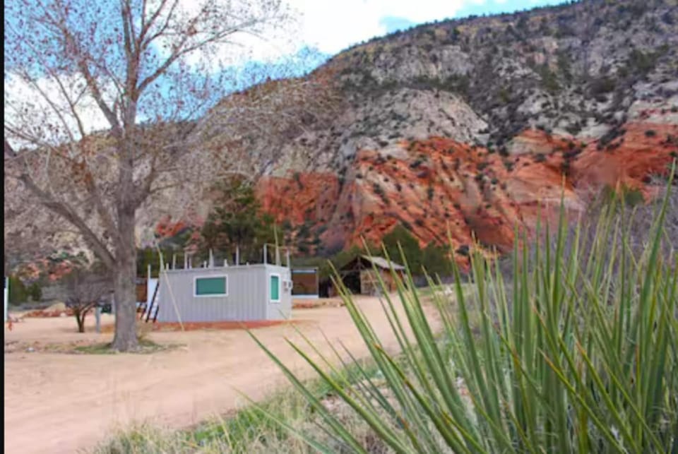 NEW! Cozy Container Home at Cliffside #2 House in Orderville