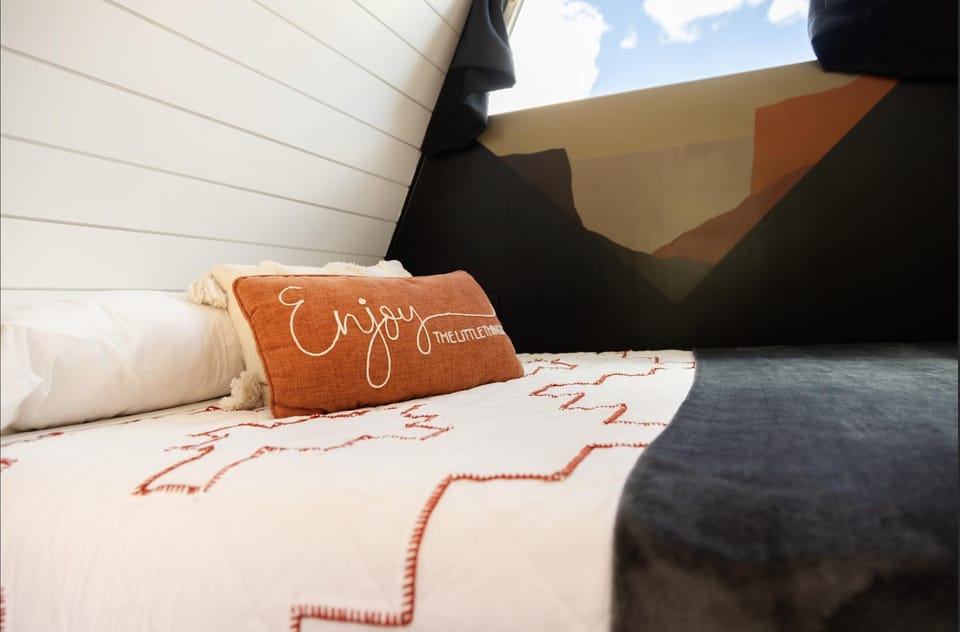 NEW! Unique Modern Glamping Chalet #2 House in Orderville