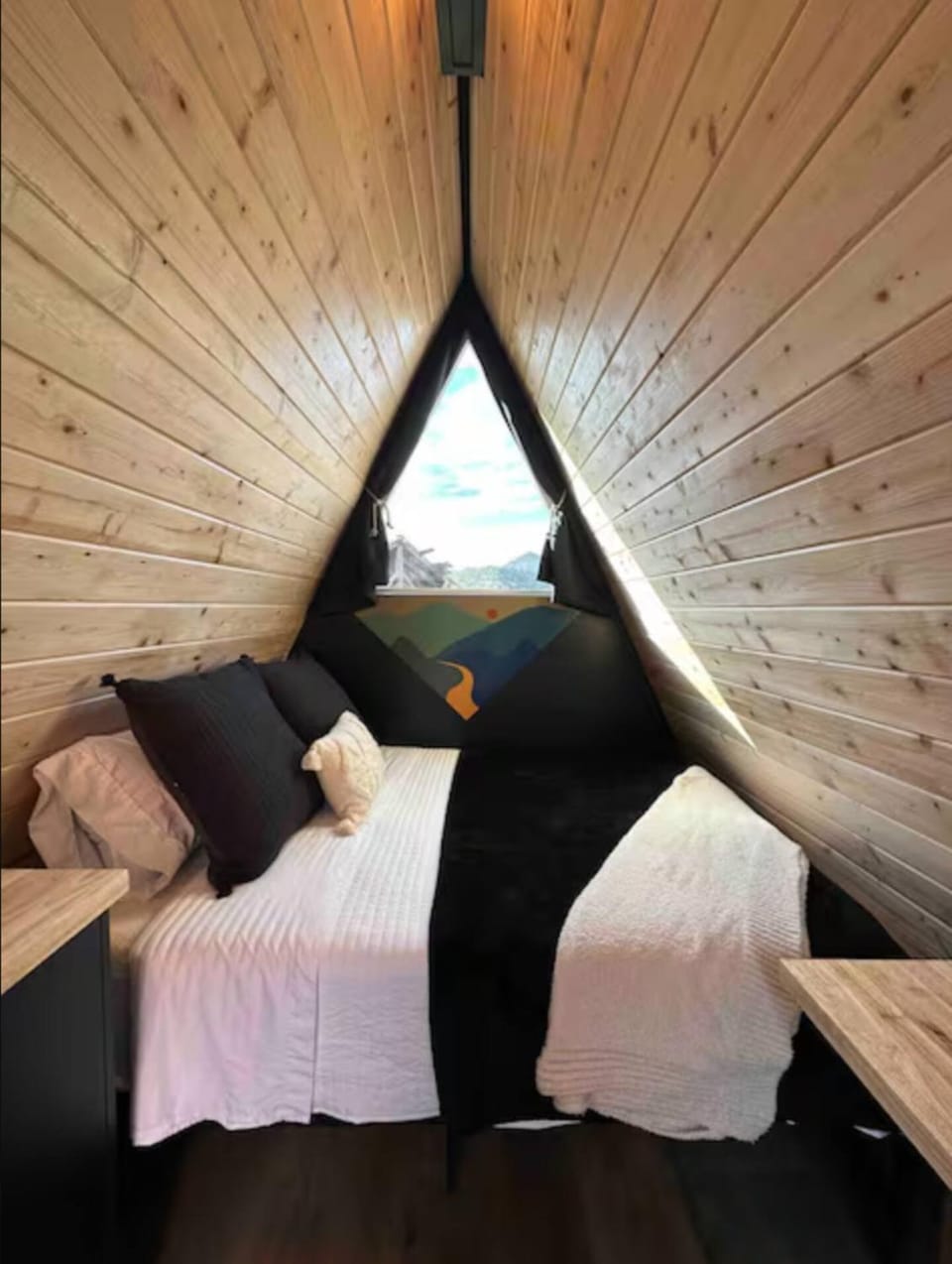 NEW! Unique Modern Glamping Chalet #5 House in Orderville