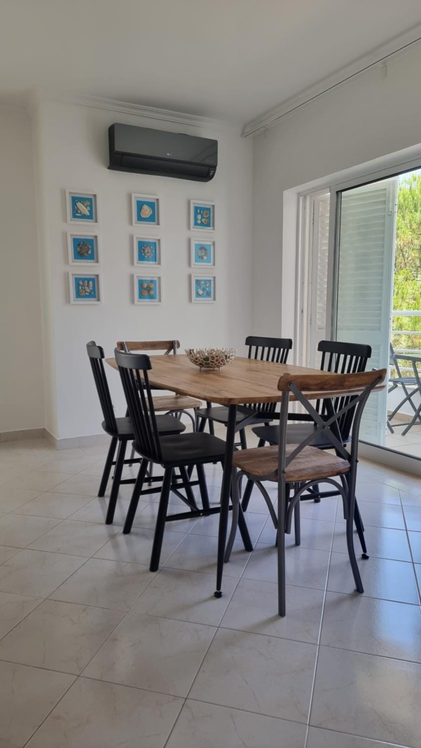 Living room, Seating area, Dining area, air conditioner