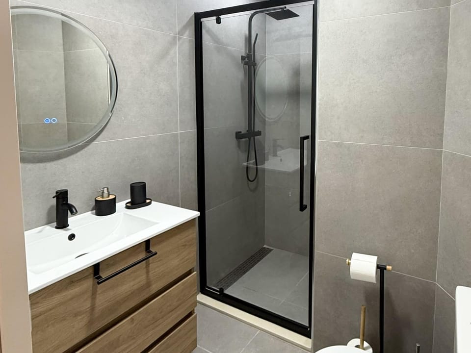 Shower, Bathroom, hair dryier