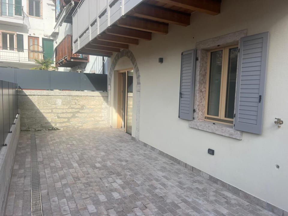 Property building, Patio, Balcony/Terrace