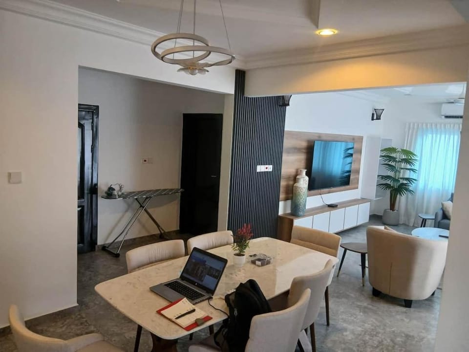 Cozy 3bdr Penthouse Apt @ East Airport Apartment in Accra