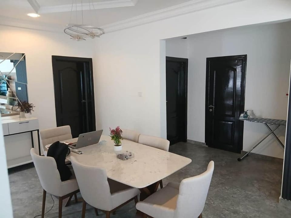 Cozy 3bdr Penthouse Apt @ East Airport Apartment in Accra