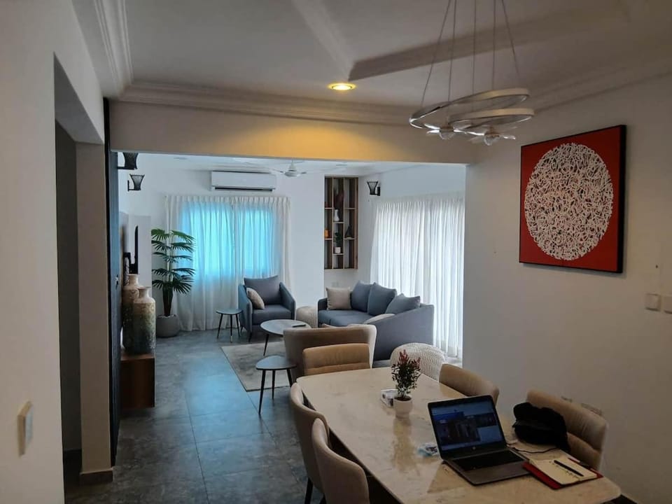Cozy 3bdr Penthouse Apt @ East Airport Apartment in Accra