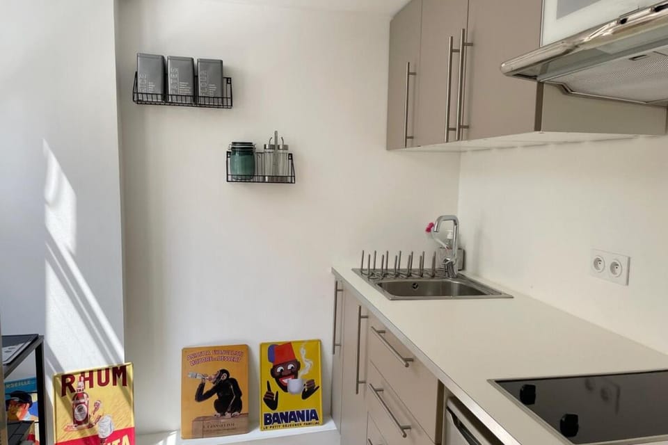 Kitchen or kitchenette, stove, kitchen