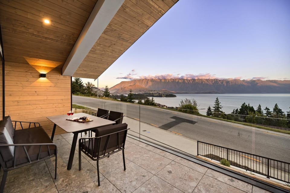 Day, Natural landscape, Balcony/Terrace, Seating area, Lake view, Mountain view