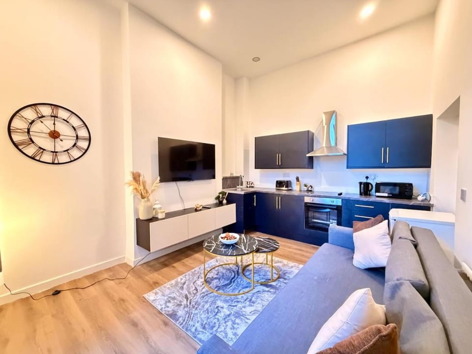 TV and multimedia, Kitchen or kitchenette, Living room, Dining area, Evening entertainment
