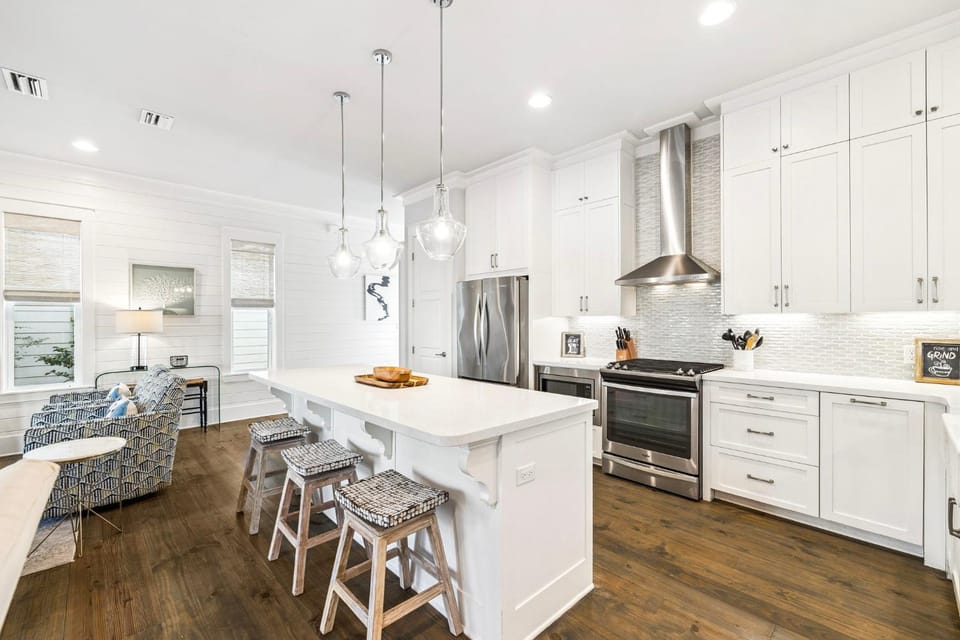 Kitchen or kitchenette, Seating area, kitchen