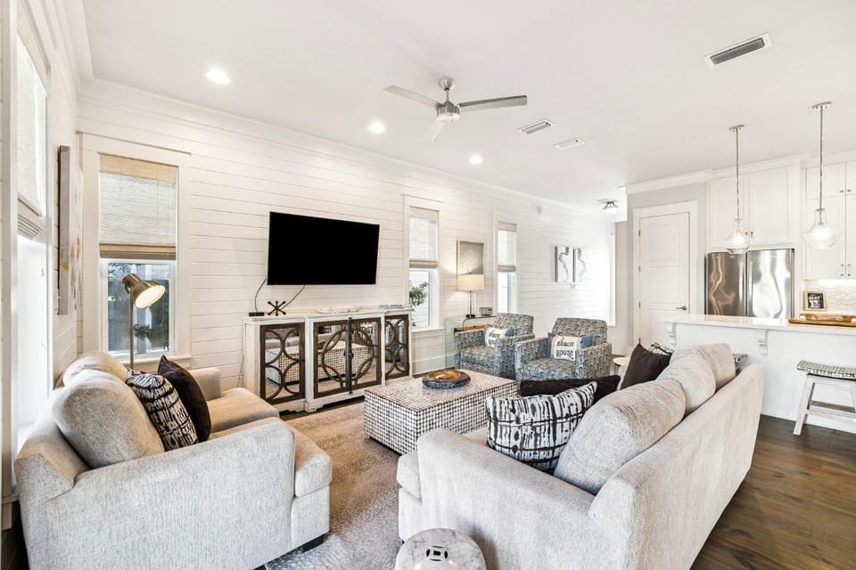 TV and multimedia, Living room, Family