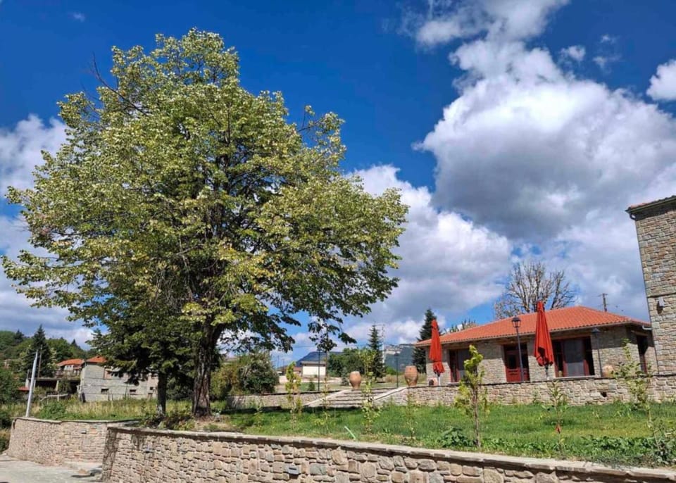 Restaurant/places to eat, Facade/entrance, Natural landscape
