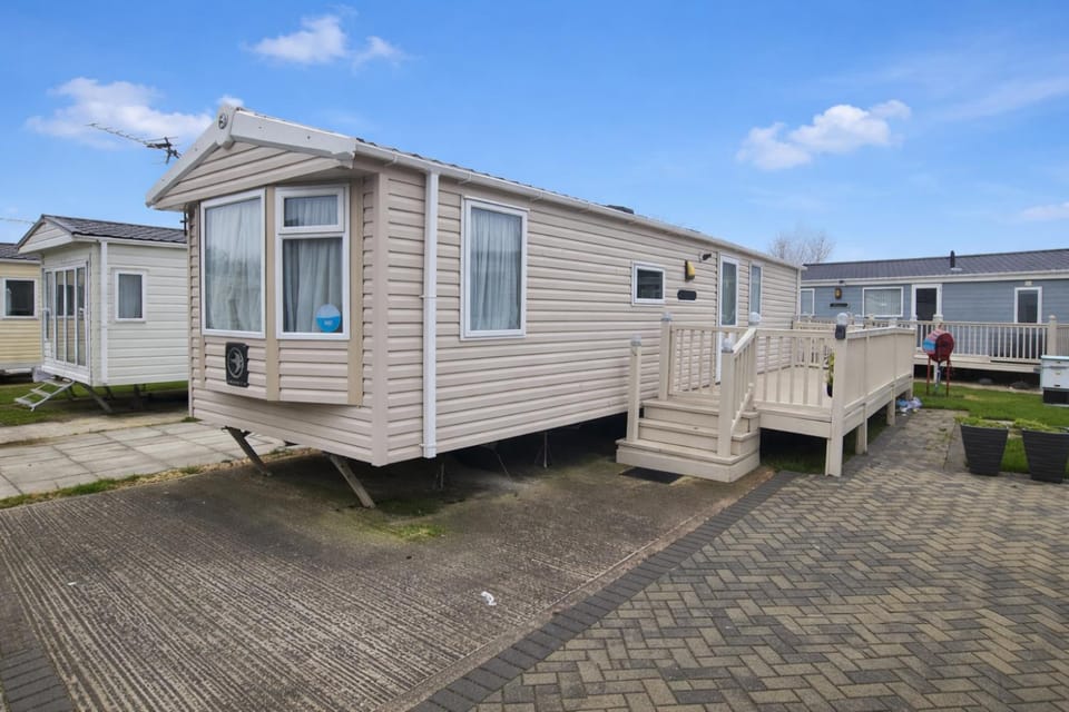 JY Holiday Caravans Wales, Oakfields Towyn Coastal Caravan Sleeps 6 House in Towyn