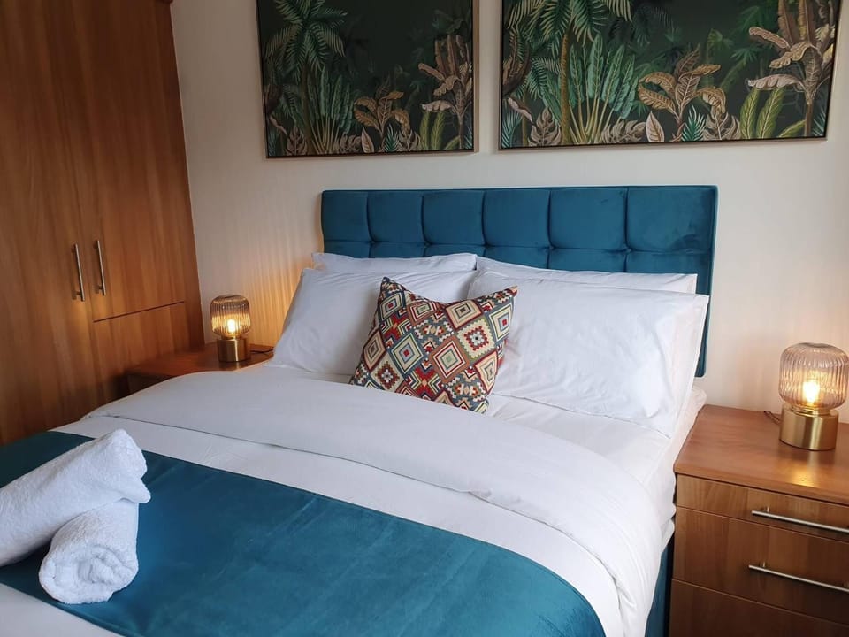 Bed, Decorative detail, Bedroom