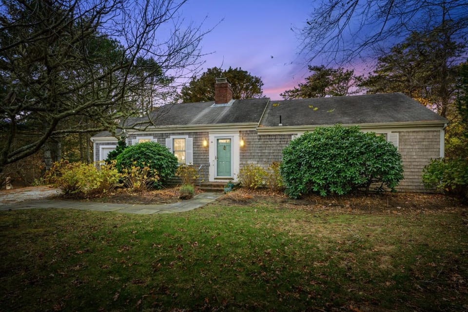 Spacious Dog-Friendly Retreat in Chatham House in Chatham