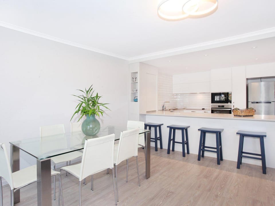Kitchen or kitchenette, Lounge or bar, Dining area