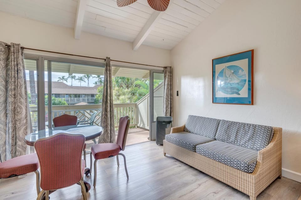 Day, Balcony/Terrace, Living room, Seating area, Dining area, furniture
