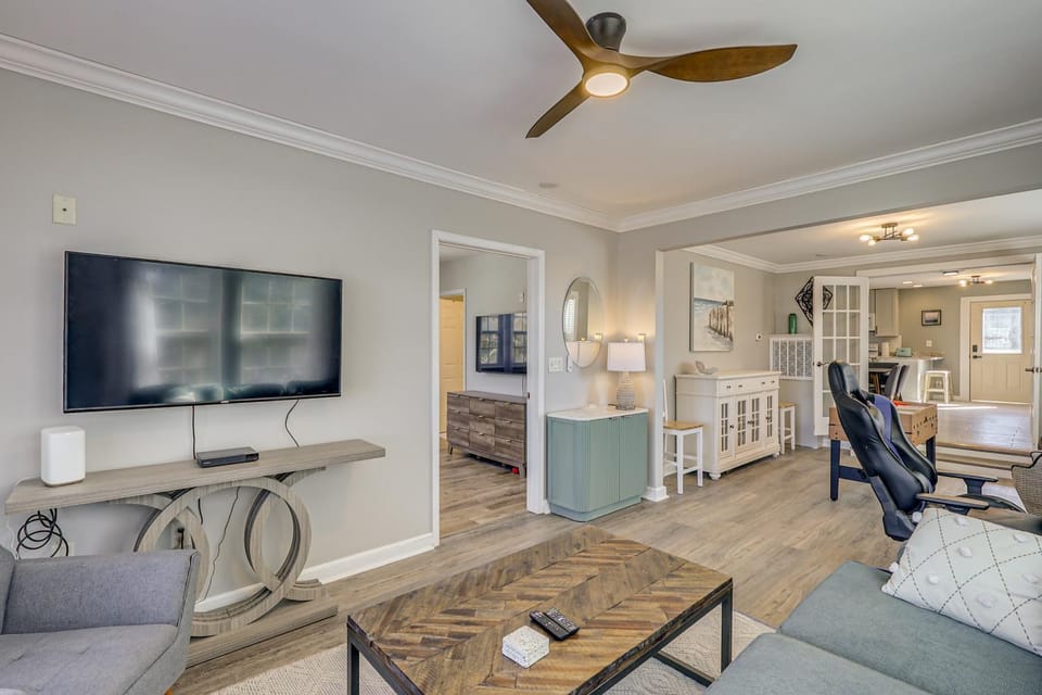 Walk to Broadkill Beach: Sleek Family Home w/ Deck House in Broadkill Beach