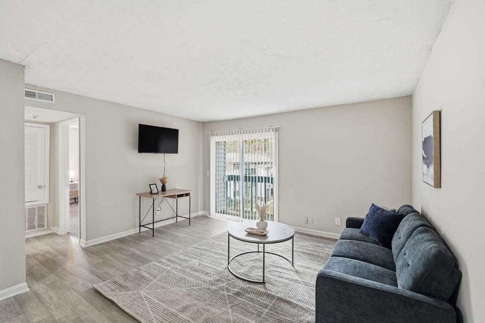 Modern 1BR Retreat Near Stone Mountain Apartment in Tucker