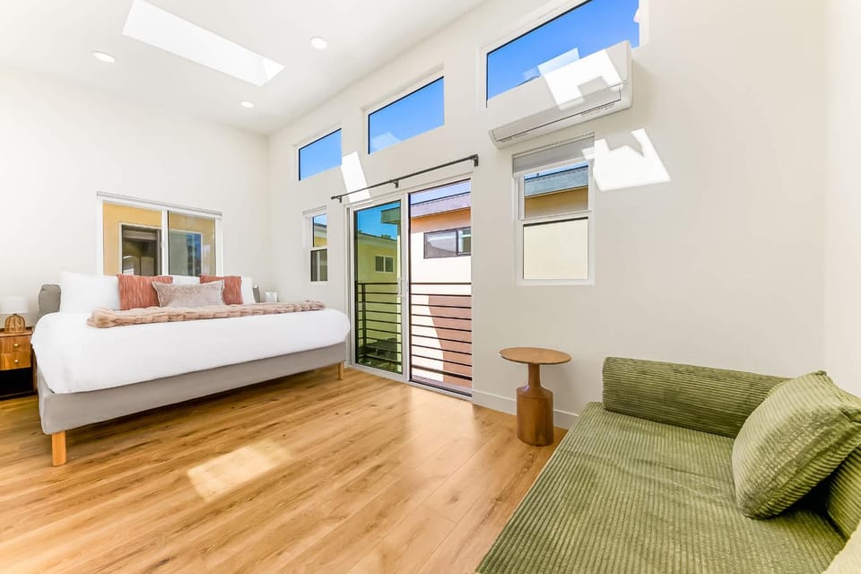 PB New Build - Steps to Sand & Surf House in Pacific Beach