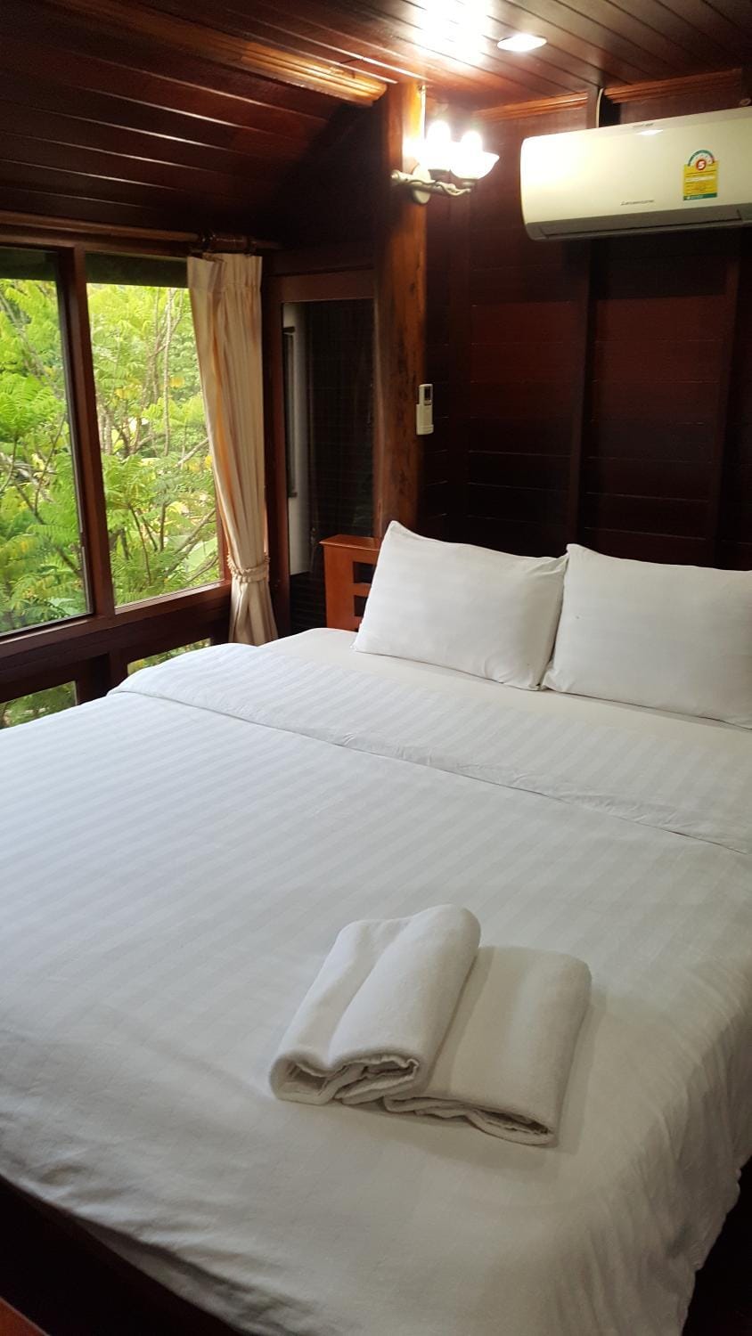 Bed, Day