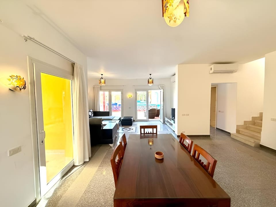 Living room, Seating area, Dining area, hair dryier, air conditioner, air conditioner