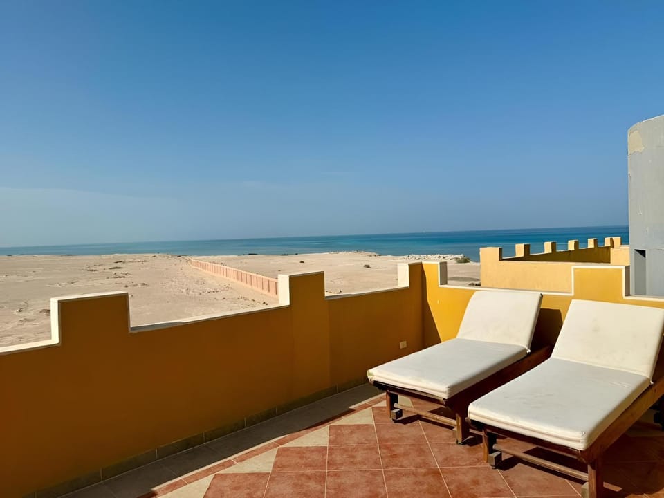 Patio, Day, Natural landscape, Living room, Seating area, Beach, Sea view, sunbed
