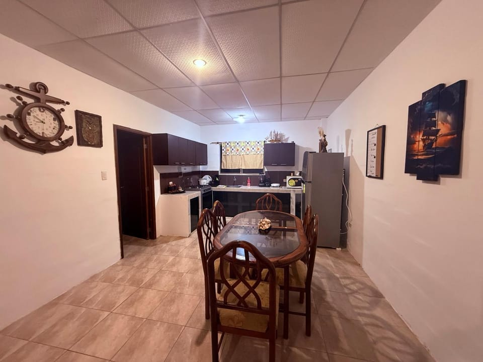 Casa principal en Salinas Apartment in Salinas