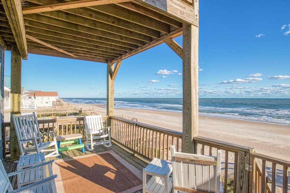 NTB4384 Parrots Perch House in North Topsail Beach