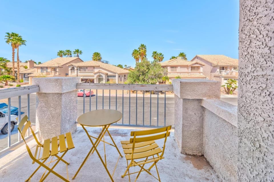 Spacious Home free early check-in if available! House in Green Valley North