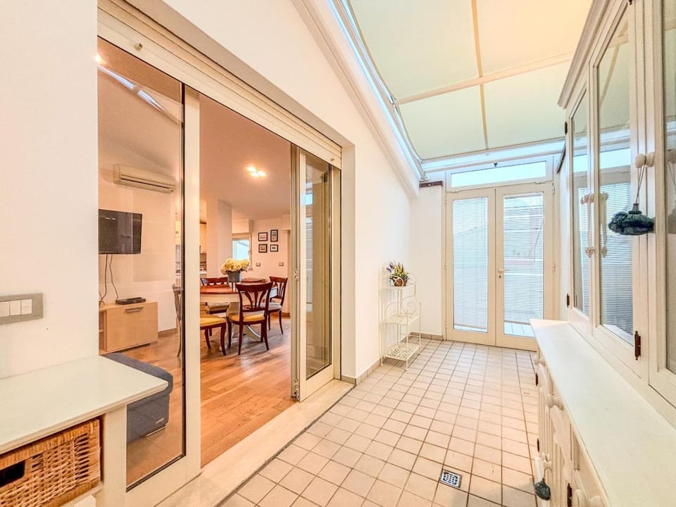 Living room, Seating area, elevator