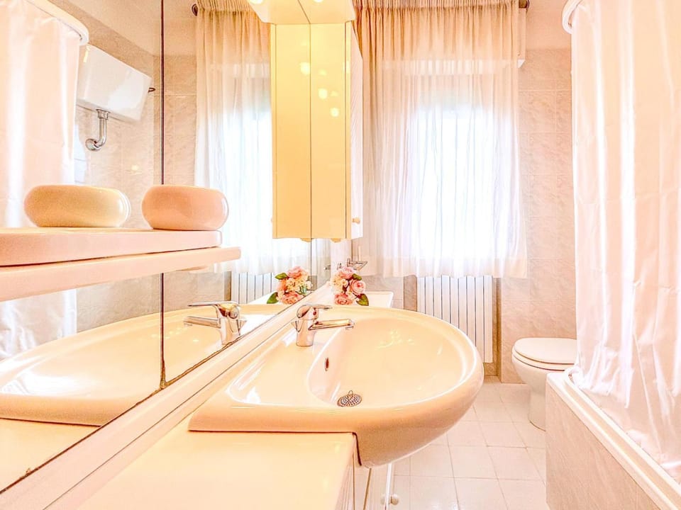 Shower, Toilet, bidet