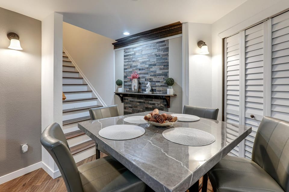 Extended Stay in Denver! Cozy Apartment w/ Patio Apartment in Aurora