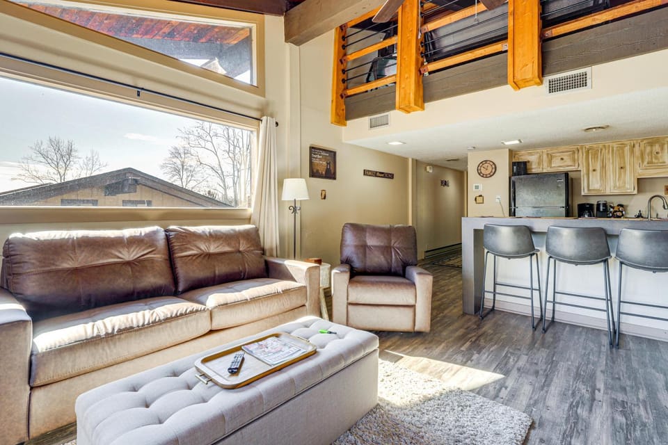 Scenic Mtn Views! Condo 4 Mi to Forbidden Caverns House in Sevier County