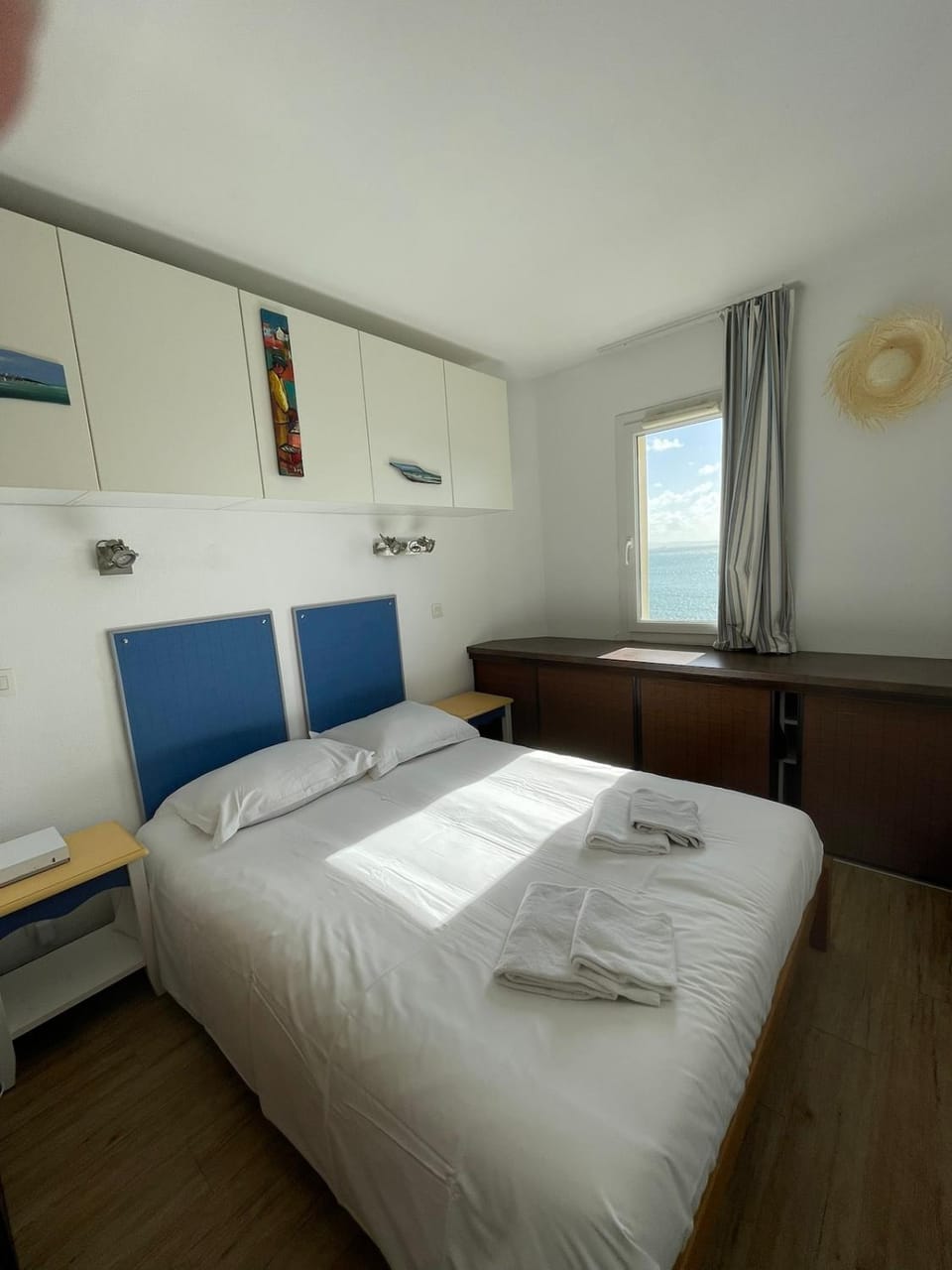 Bed, Photo of the whole room, Bedroom, towels, wardrobe