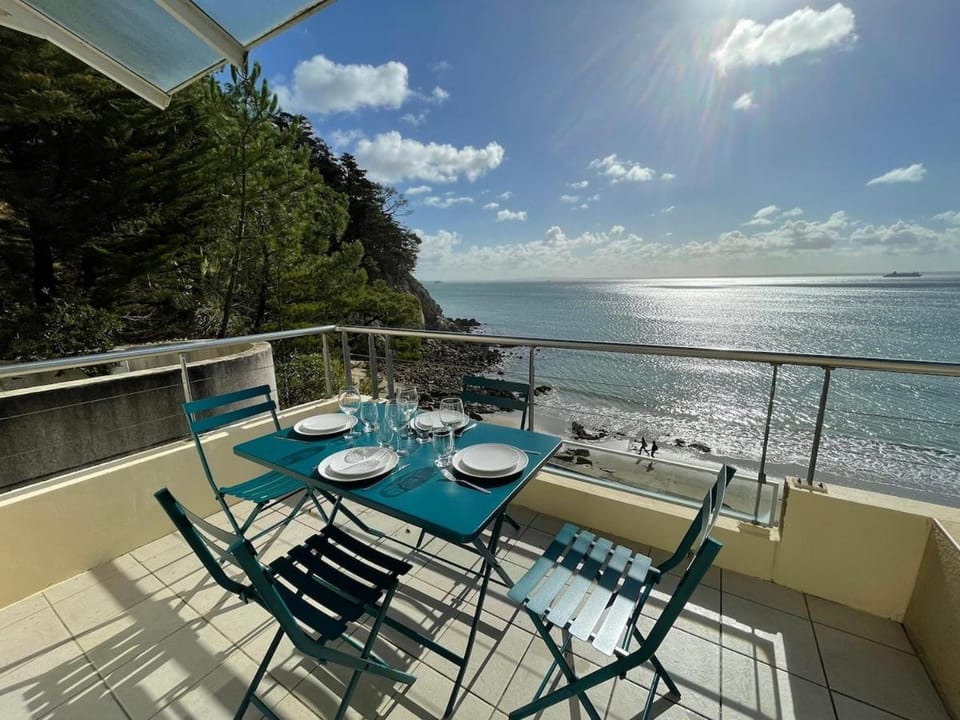 Day, Natural landscape, Balcony/Terrace, Balcony/Terrace, Seating area, Dining area, Beach, Sea view