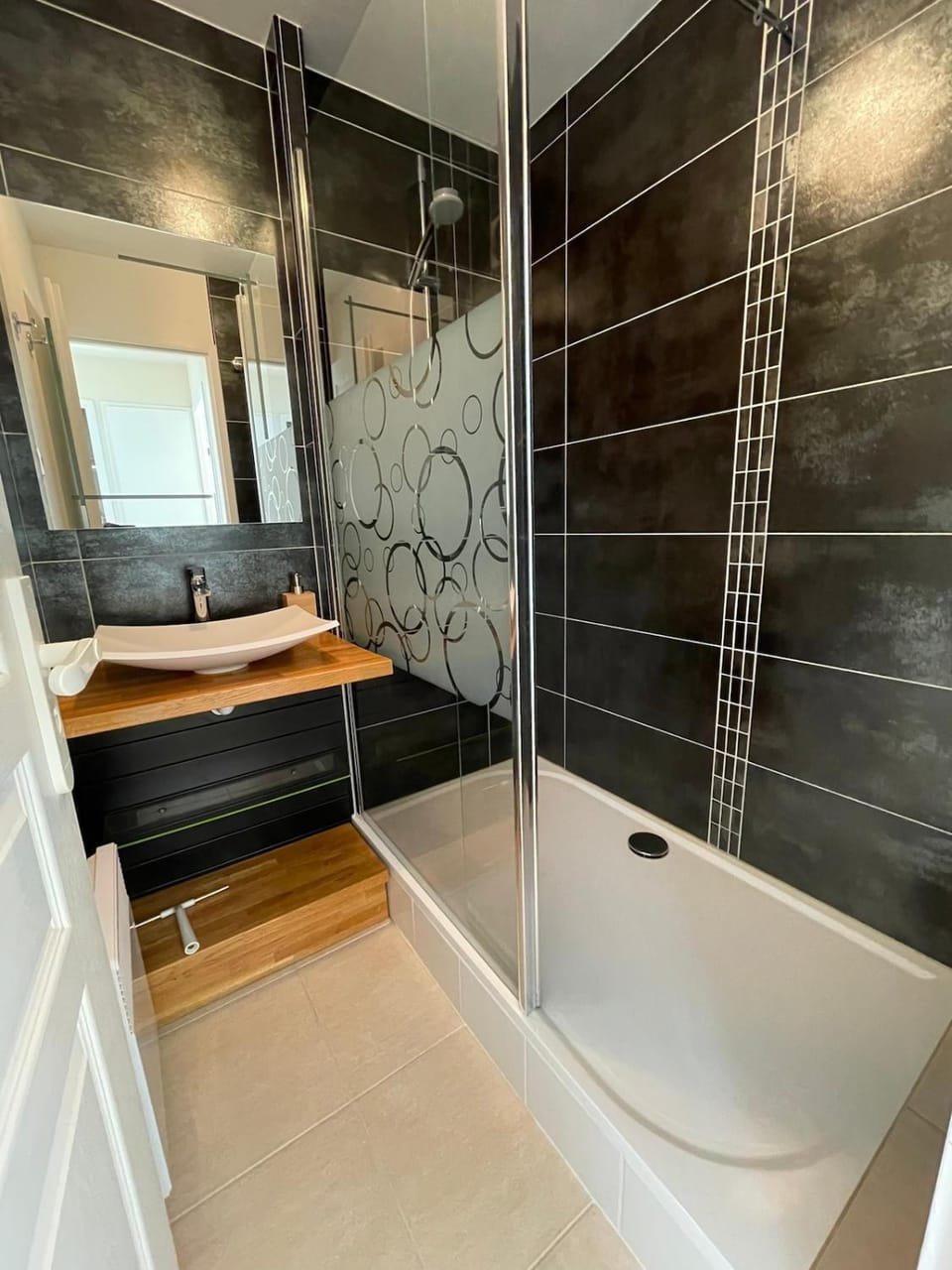 Shower, Bathroom, hair dryier, towels
