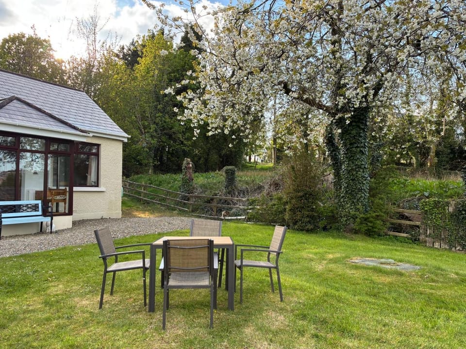 Patio, Spring, Natural landscape, Garden, Dining area, Garden view