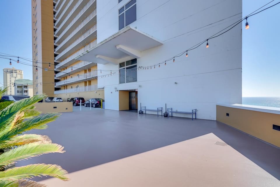 Unwind Poolside, Walk to Shore! 12th-Floor PCB Gem House in Panama City Beach