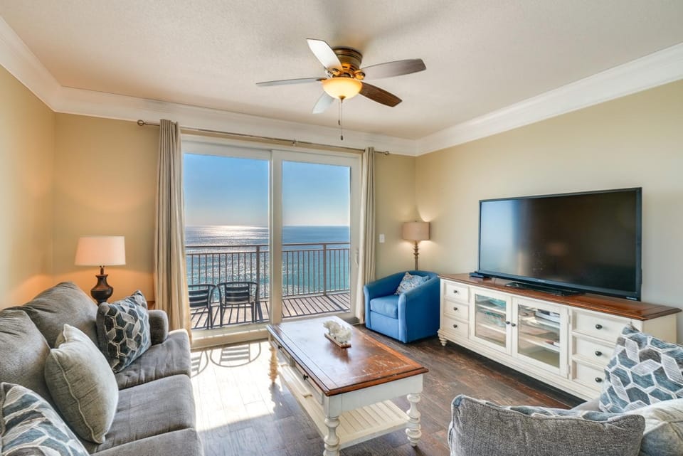 Unwind Poolside, Walk to Shore! 12th-Floor PCB Gem House in Panama City Beach