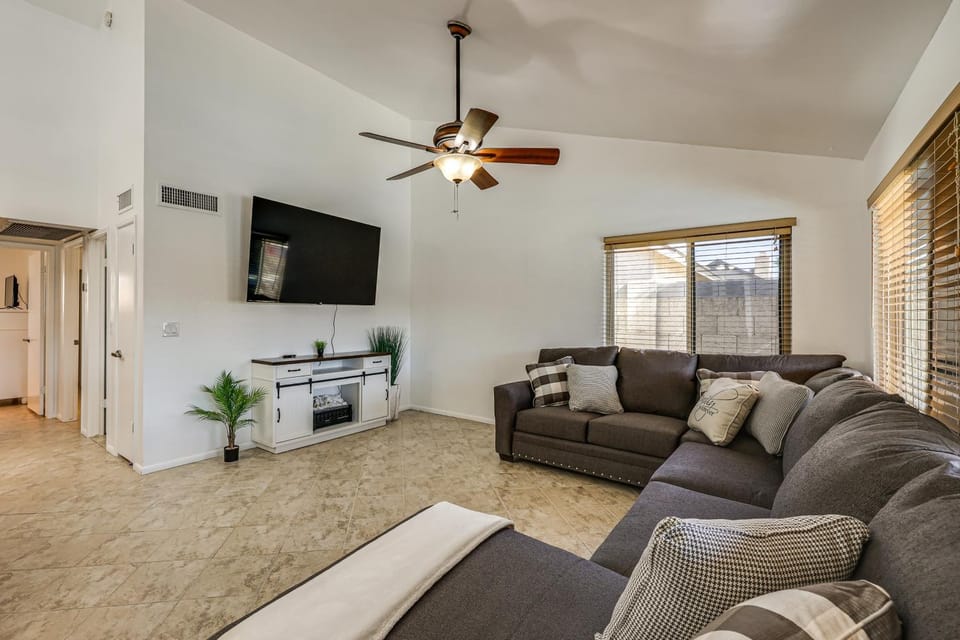 Glendale Entertainment Hub! Family Home w/ Pool House in Glendale