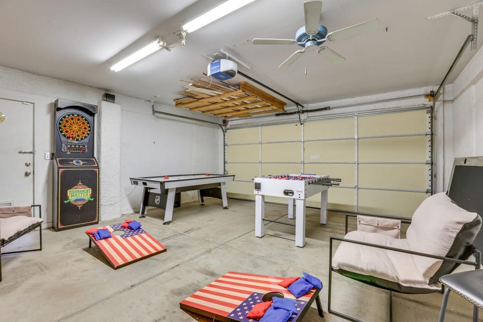 Glendale Entertainment Hub! Family Home w/ Pool House in Glendale