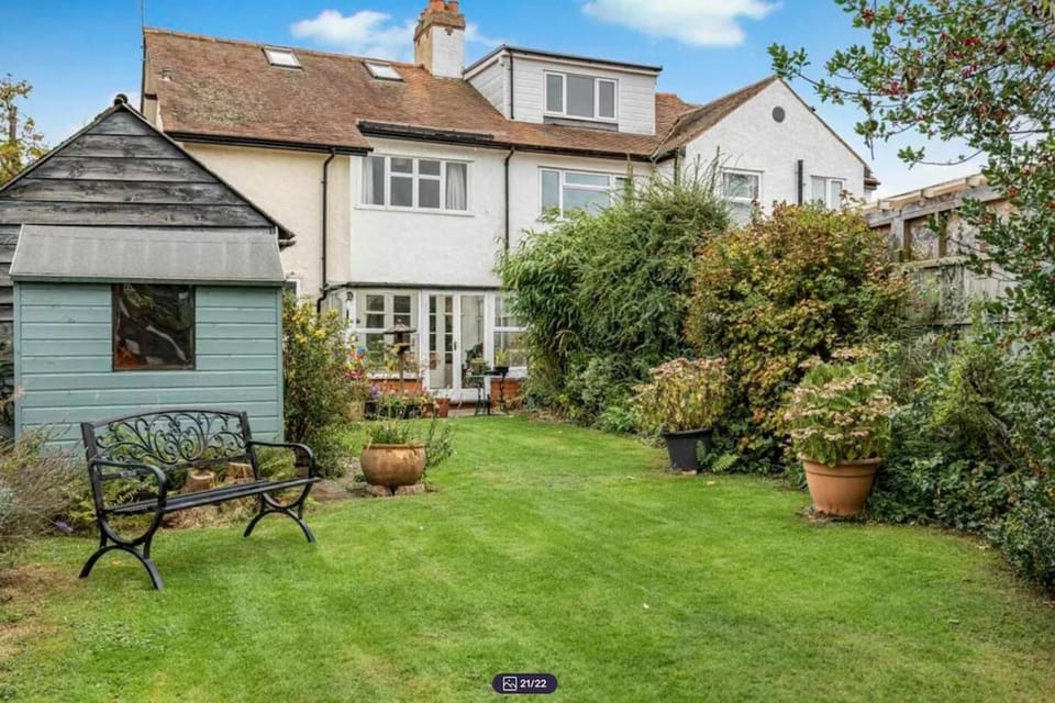 Spacious Semi-Detached Home House in Hereford