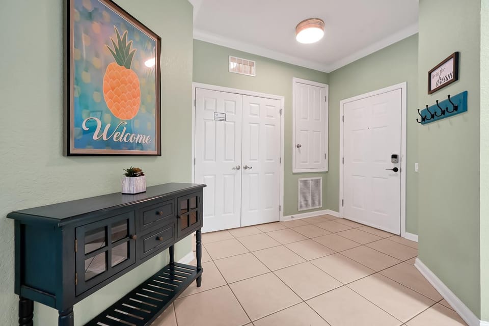 Facade/entrance, furniture, wardrobe