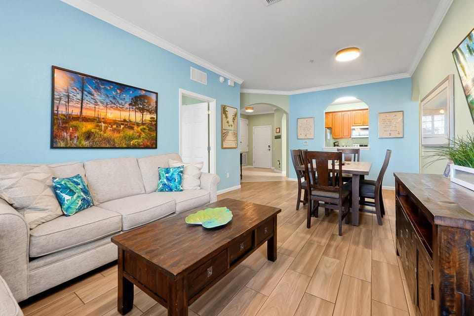 TV and multimedia, Kitchen or kitchenette, Living room, Seating area, Dining area, furniture